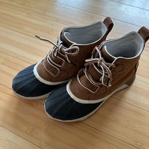 Sorel Out and About rain boots size 9